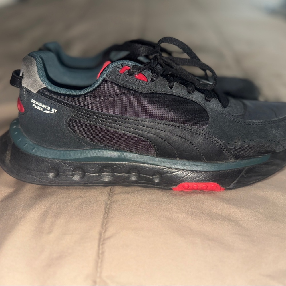 Puma Men's Black and Red Athletic Sneakers